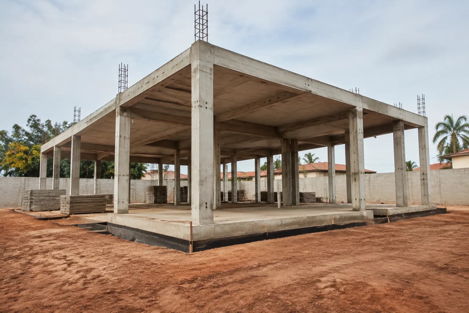 Estrutura de concreto armado em execução